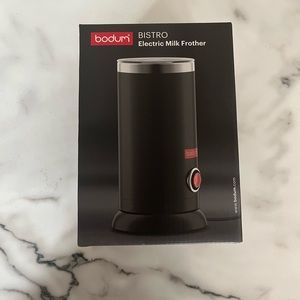 Black bistro electric milk frother